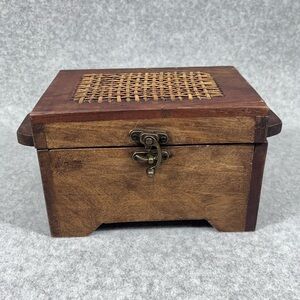 Wooden Keepsake Box with Brass Clasp Woven Lid Trinket Recipe Storage READ‎